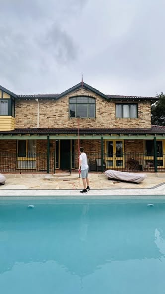 Two-storey window clean using carbon-fibre water-fed pole